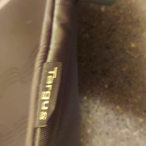 Targus Laptop case. Black zip close like new.  15".x 12". - Picture 5 of 8